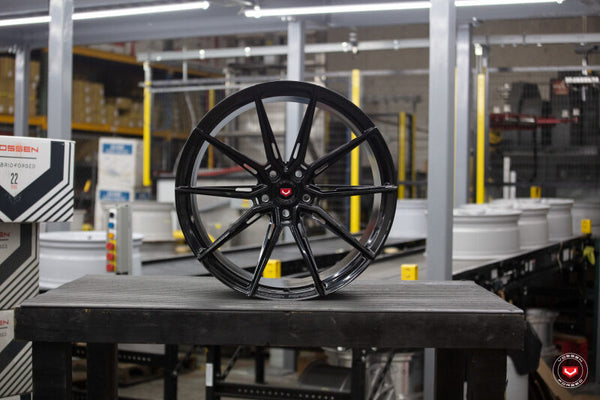 Vossen EVO-2R 20x13 / 5x114.3 / ET22 / 66.1 - Gloss Black Wheel - (R35 GTR - Rear)