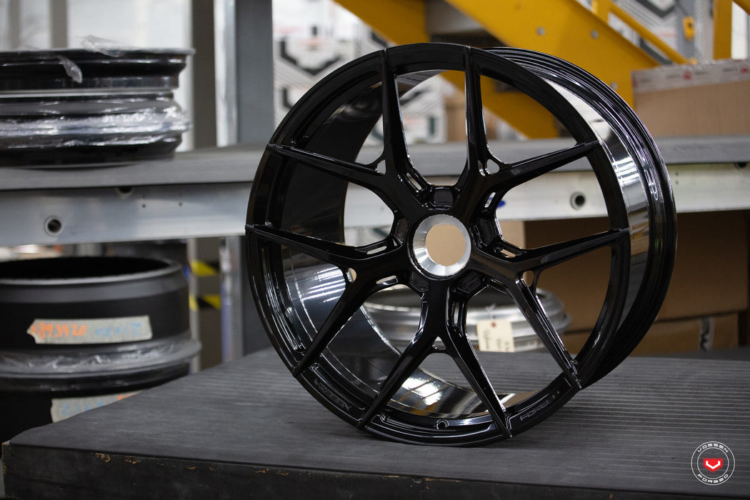 Vossen Forged S21-01 20x9.5 ET38 Centerlock Brushed Dark Smoke Porsche 911 Turbo S 992 Front
