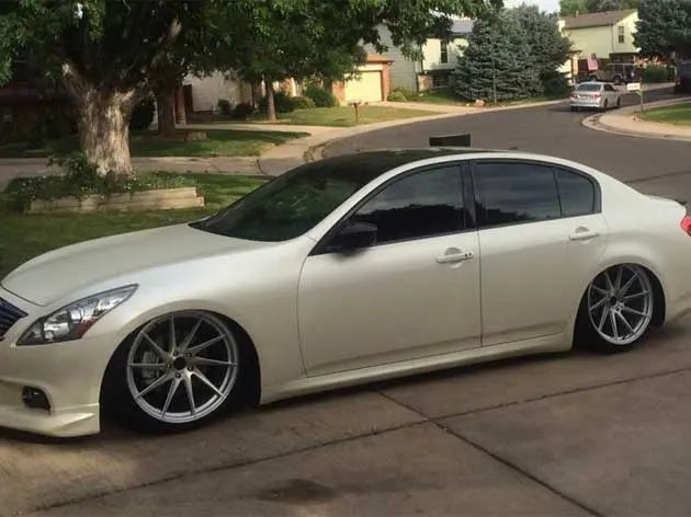 Universal Air Infiniti G37 Sedan AWD 2007-2015 Bag & Bracket Kit