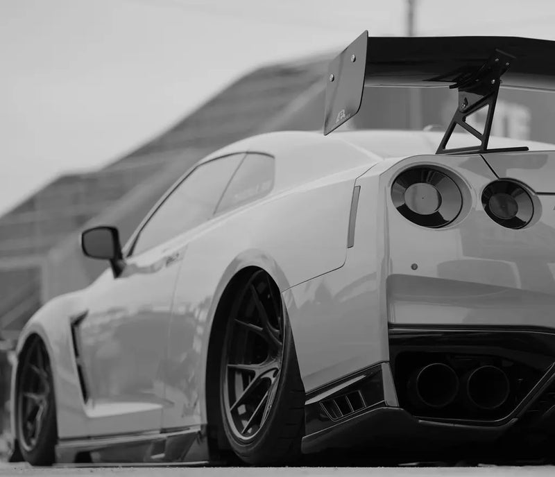 Universal Air Nissan GTR 2008-2024 Bag & Bracket Kit