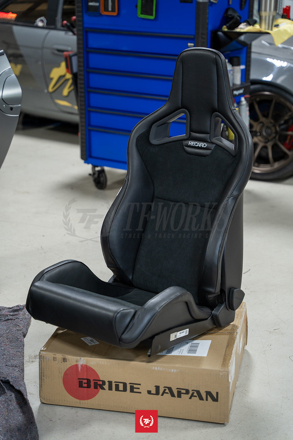 Recaro Cross Sportster CS Driver Seat - Black Vinyl/Black Suede (Silver Logo)